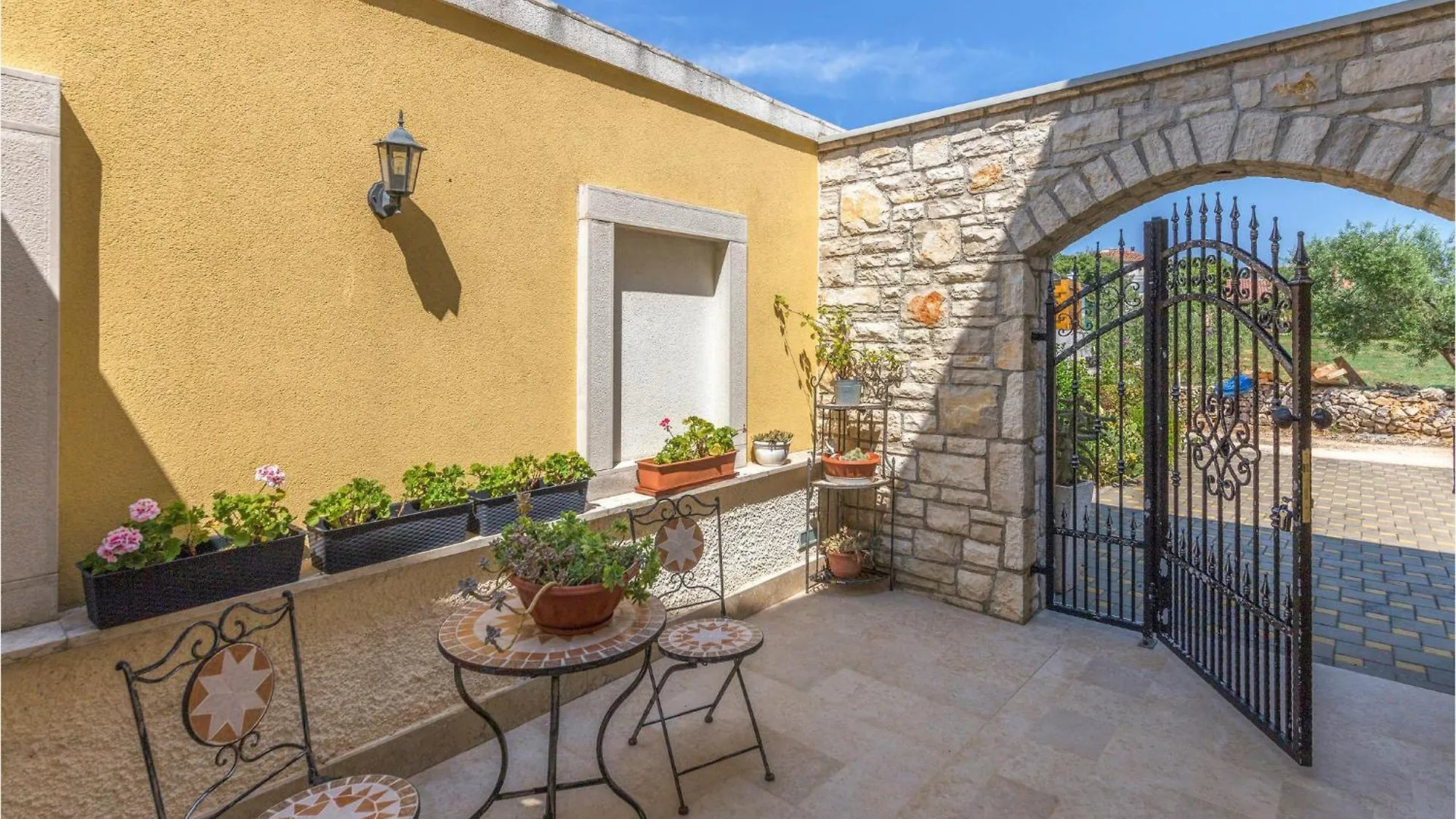 Beautiful Apartment In Fondole With Kitchen Croatie